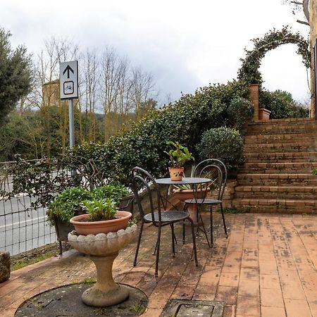 Enchanting Flat With Patio In Abbadia A Isola Монтериджоні Екстер'єр фото