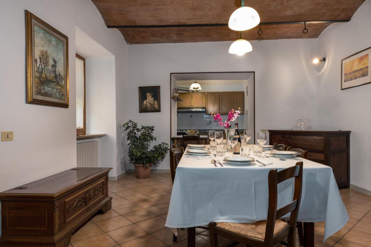 Enchanting Flat With Patio In Abbadia A Isola Монтериджоні Екстер'єр фото