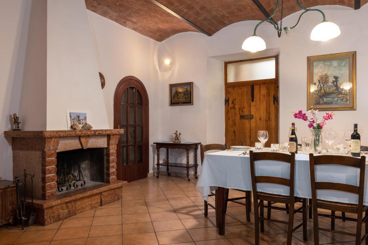 Enchanting Flat With Patio In Abbadia A Isola Монтериджоні Екстер'єр фото