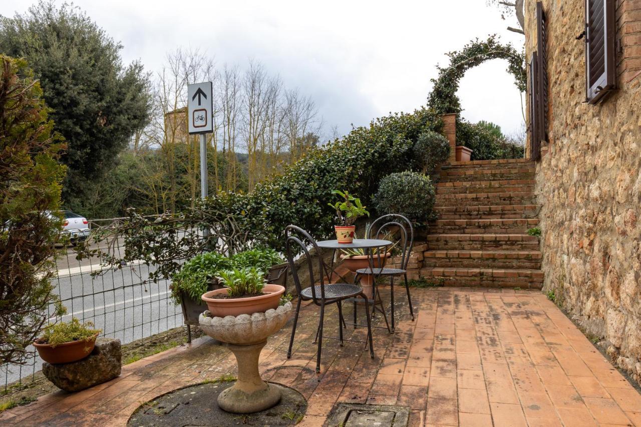 Enchanting Flat With Patio In Abbadia A Isola Монтериджоні Екстер'єр фото