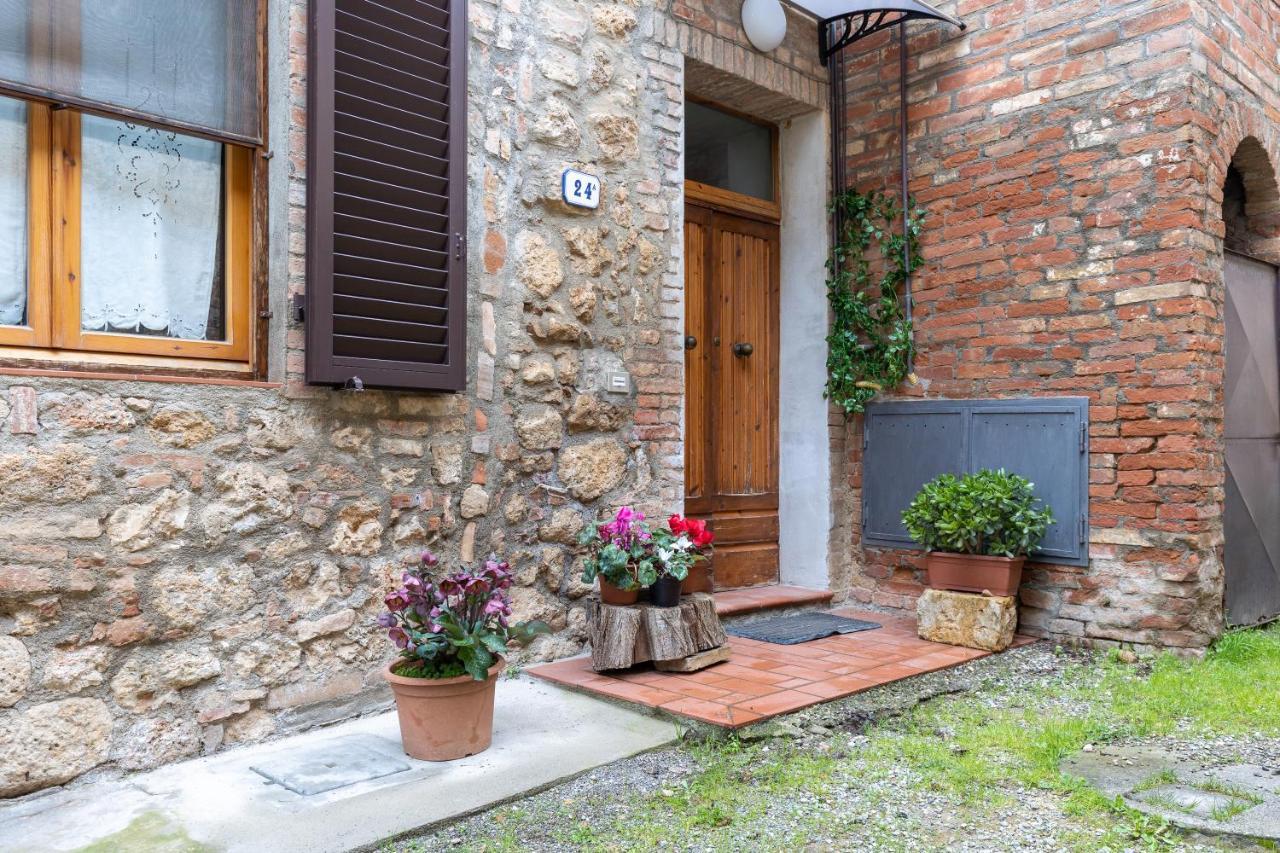 Enchanting Flat With Patio In Abbadia A Isola Монтериджоні Екстер'єр фото